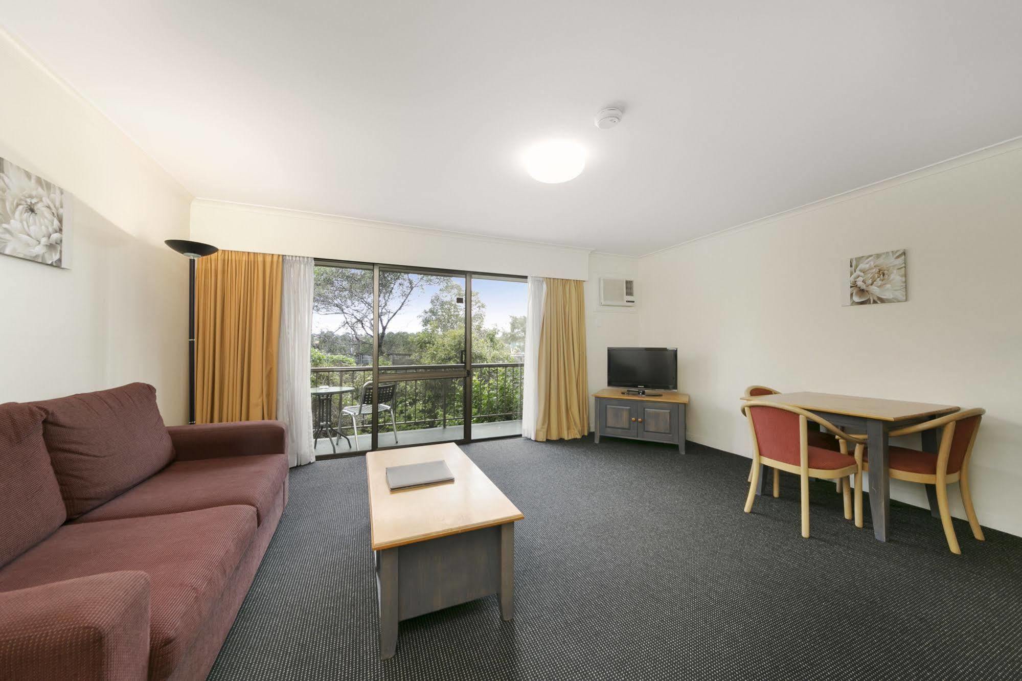 Mt Ommaney Hotel Apartments Brisbane Exterior foto